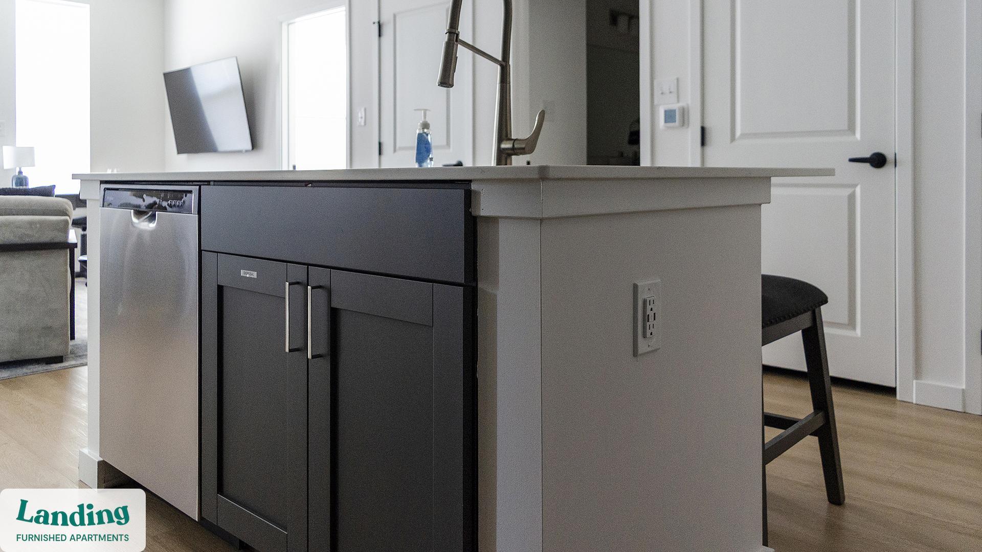 Building Photo - 650 N Main St