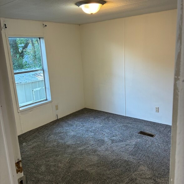 Building Photo - 447 N Plum St