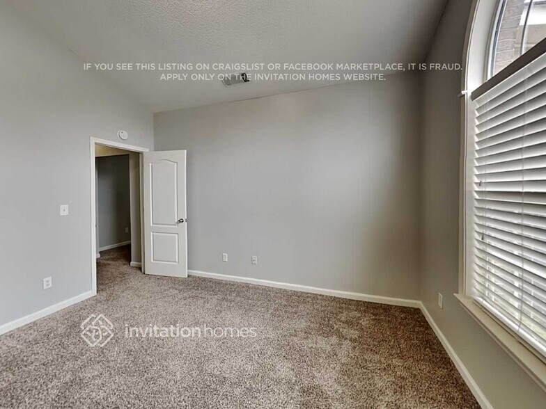 Building Photo - 605 City Park Dr