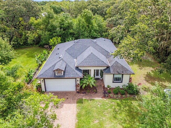 Building Photo - Charming 3-Bed with 2 Baths Oasis in St. C...