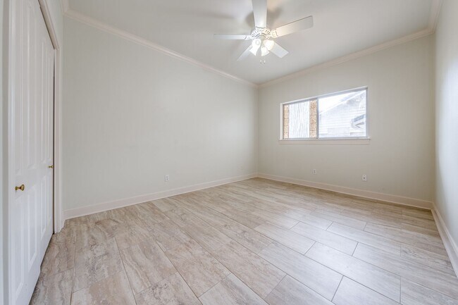 Building Photo - LINCOLN HEIGHTS 3-BEDROOM