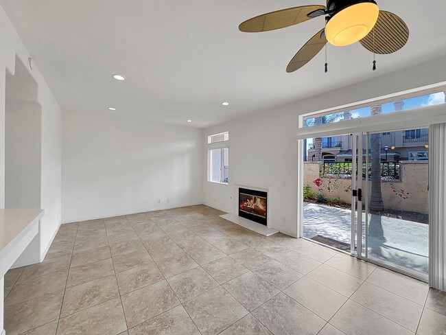 Building Photo - Beautiful 2B/2.5BA Two-Story Home with AC,...