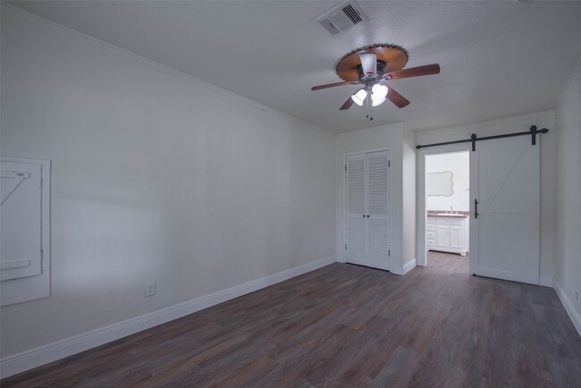 Building Photo - 5206 Avenue M