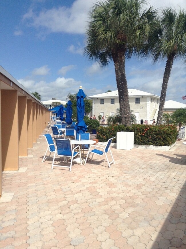 Building Photo - Welcome to charming 2-bedroom, 1-bathroom ...