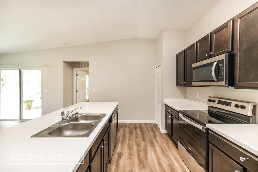 Building Photo - 494 Hoffer St