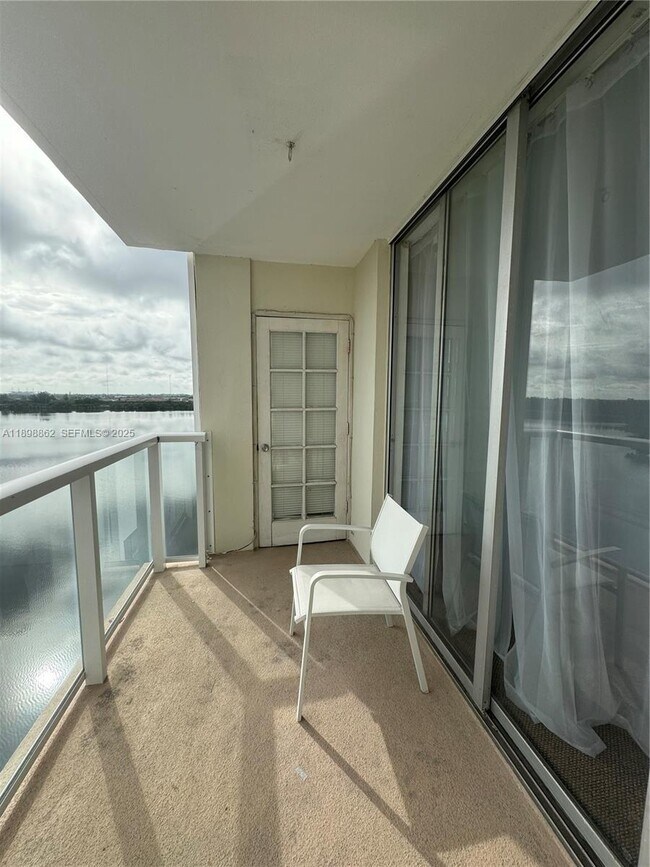 Building Photo - 1301 NE Miami Gardens Dr