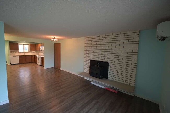 Building Photo - 1 bed 1 bath condo in 55+ community: ALL Utilities included!