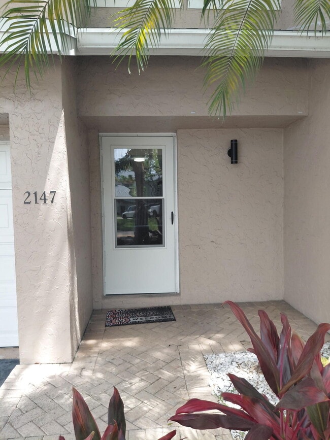 Building Photo - 2147 Discovery Cir W