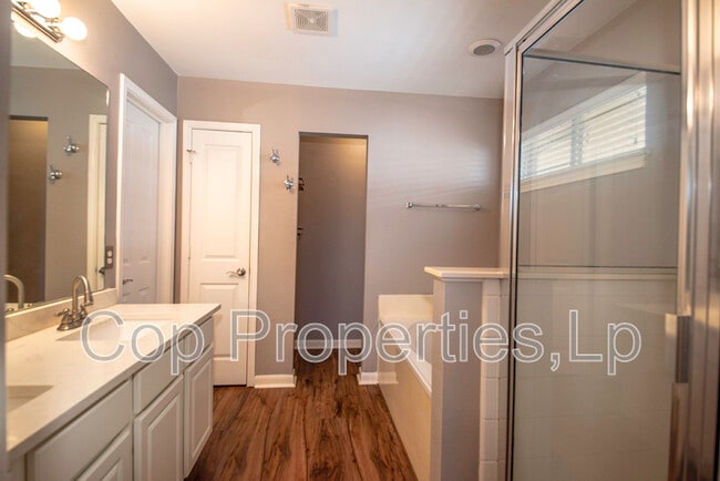 Building Photo - 1926 Simpson Trail