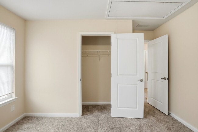 Building Photo - Move-In Ready Gem Near UNCC with Fresh Updates