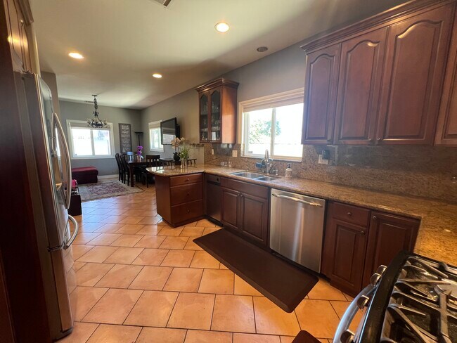 Kitchen - 6947 Jellico Ave