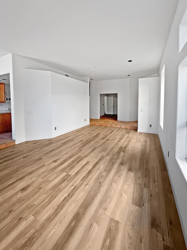 Building Photo - 54670 Avenida Alvarado