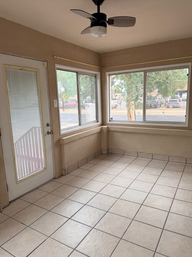 Building Photo - Downtown Property!