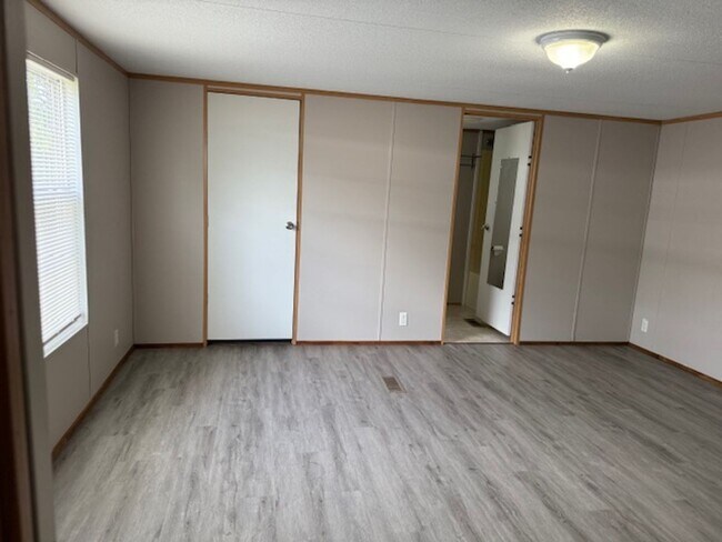 Building Photo - Greenback 37742 - 3 bed 2 bath mobile home...