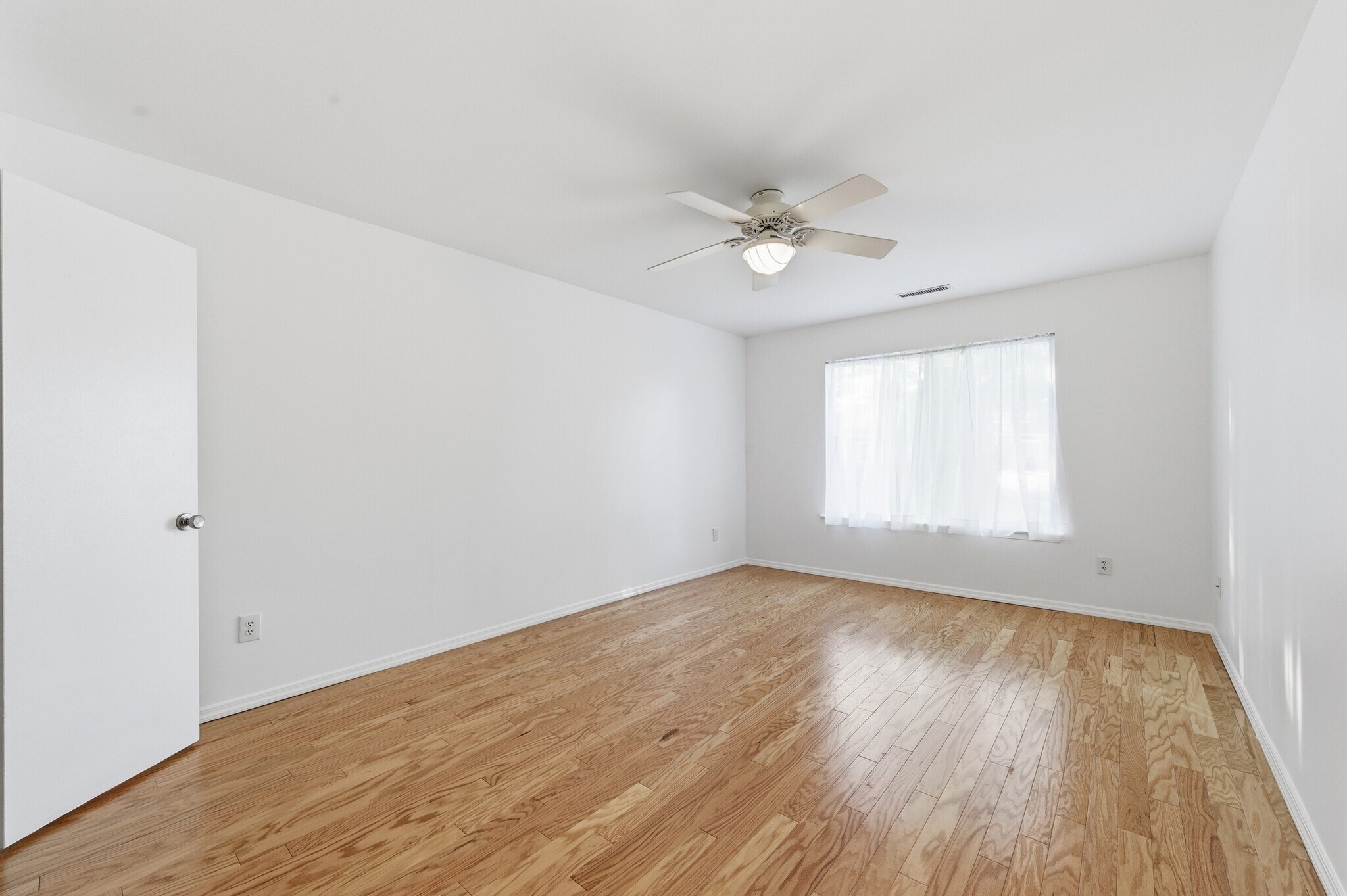 Building Photo - 763 Spring Lake Dr