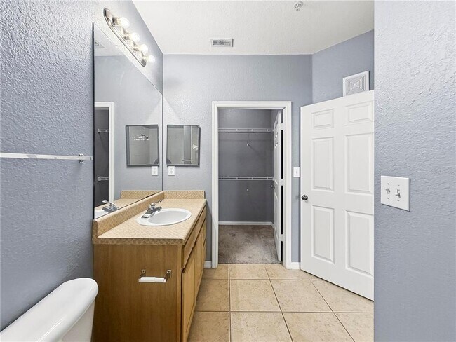 Building Photo - 10209 Courtney Palms Blvd