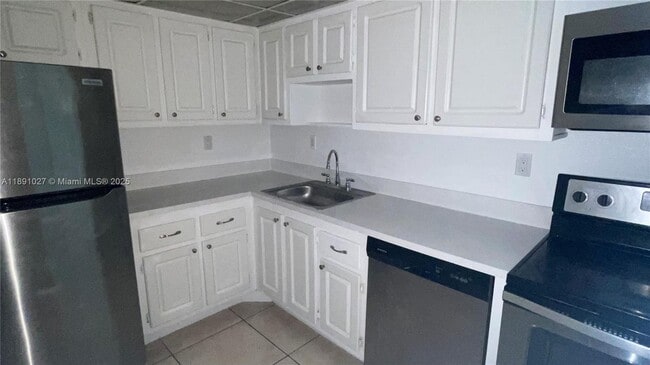 Building Photo - 1805 Sans Souci Blvd