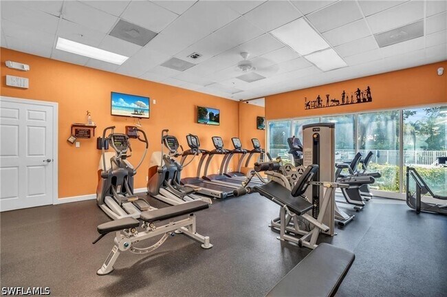 Building Photo - 4950 Deerfield Way