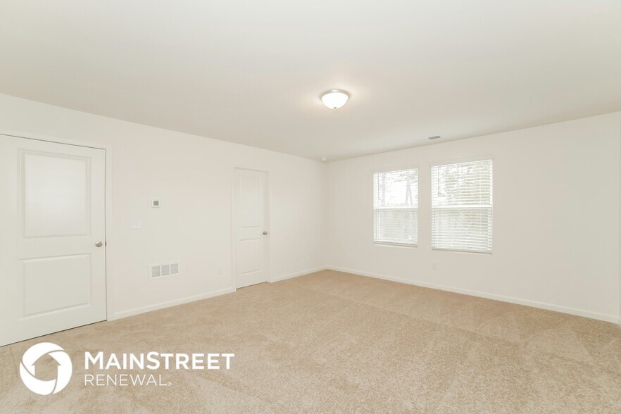 Building Photo - 8615 Paradise Dr