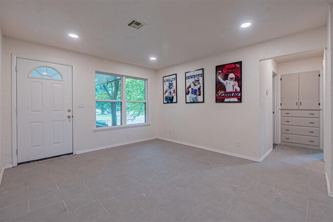 Building Photo - 1512 Bedford Ln