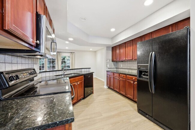 Building Photo - Modern 3BD, 2.5BA North Raleigh Townhome with Upgrades in a Prime Location Near Top Shopping, Din...