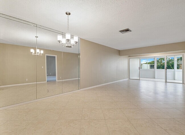 Building Photo - 2411 Papaya Dr