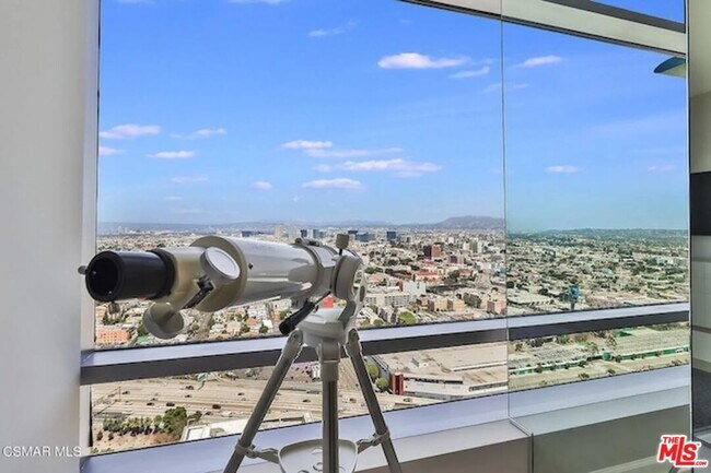 Building Photo - 900 W Olympic Blvd