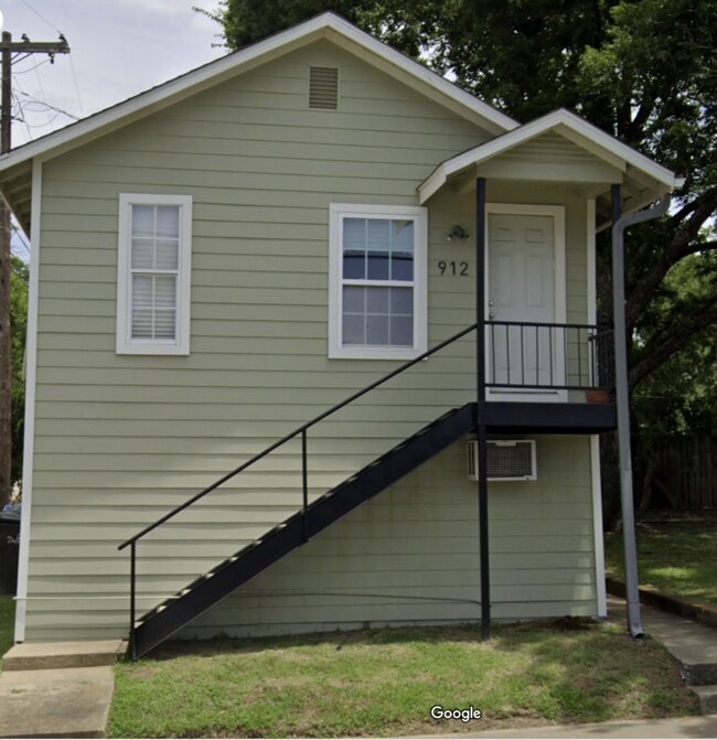 Building Photo - 731 W Hull St