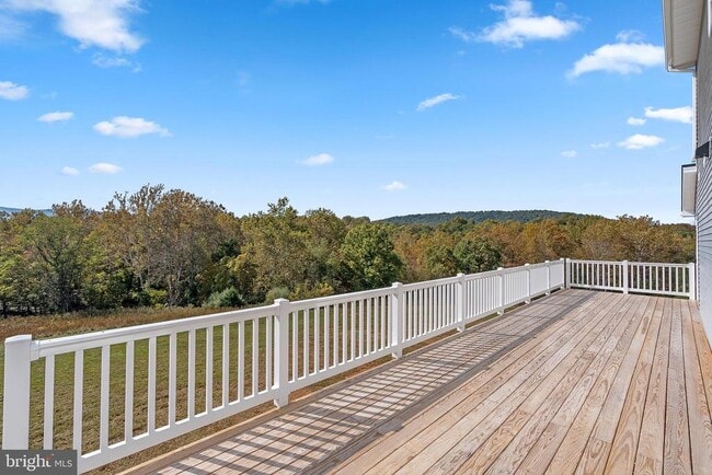 Building Photo - 100 Holiday Ct