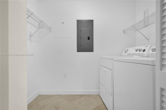 Building Photo - 118 Zamora Ave
