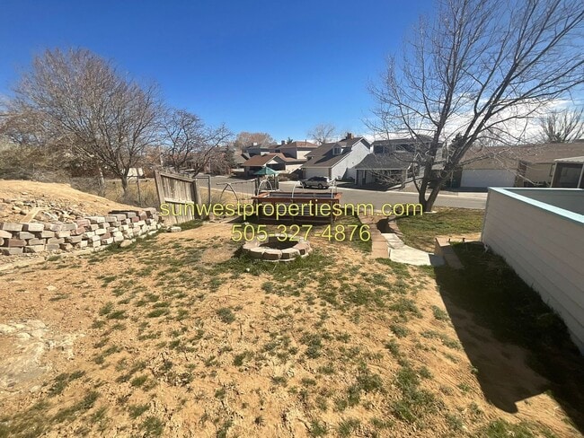 Building Photo - 4 Bedroom, 2 Bath Home