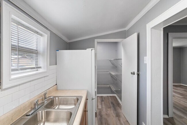 Building Photo - 3/2 NEWLY  ****MOVE IN READY**** Apply Tod...