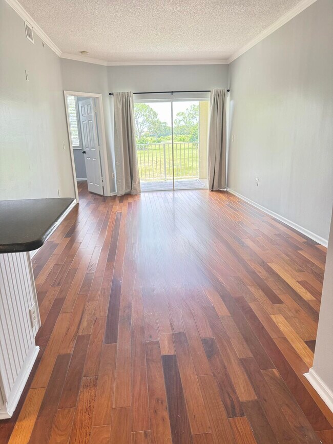 Building Photo - 2080 Greenview Shores Blvd