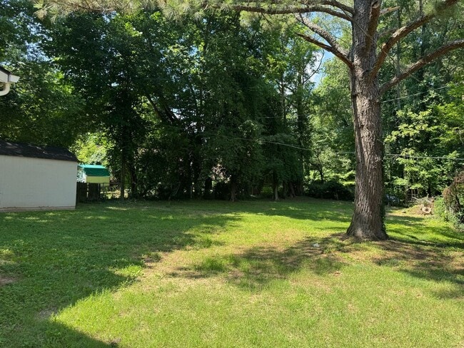 Building Photo - Great Home Conveniently Located! 3 Bed 1 B...