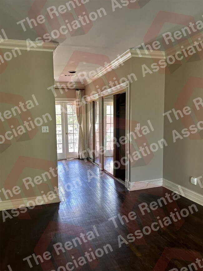 Building Photo - 2401 Jasmine St