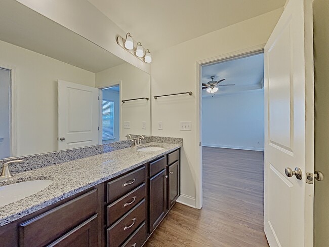 Building Photo - 410 Levon Ct