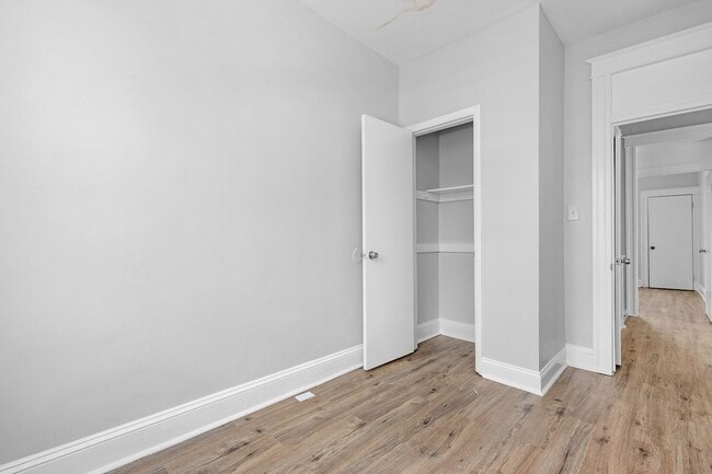 Building Photo - 4 Bedroom 2 Bathroom in Lower Edmondson Village