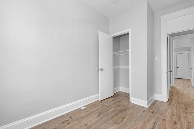 Building Photo - 405 Edgewood St