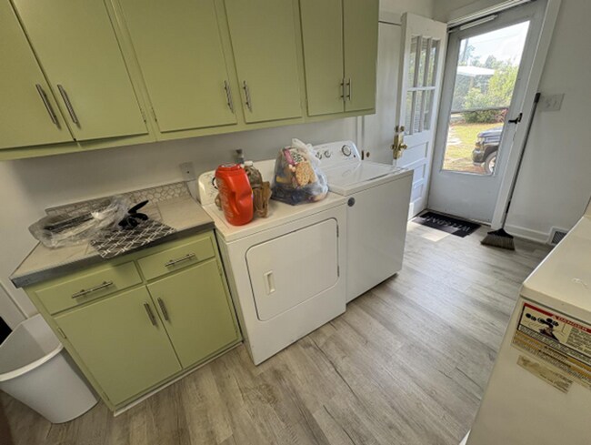 Building Photo - 405 Woodrow Wilson Dr