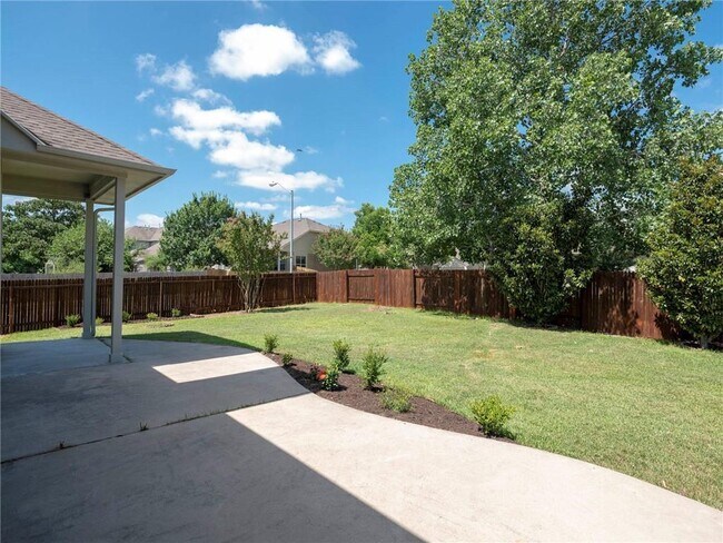 Building Photo - 912 Rusk Rd