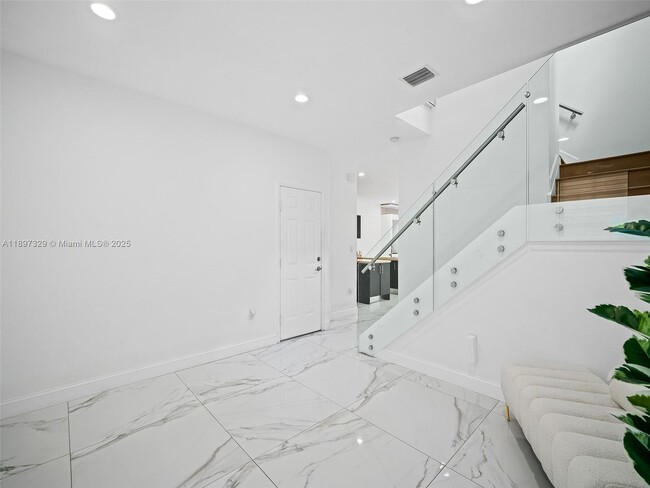 Building Photo - 10343 NW 70th Ln