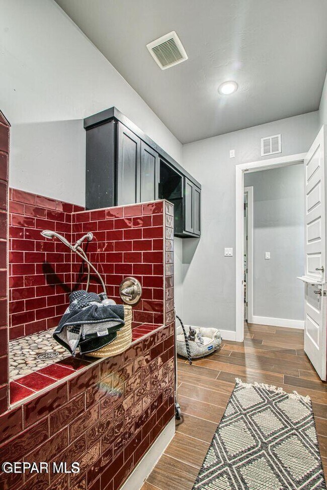 Building Photo - 6716 Rio Haciendas