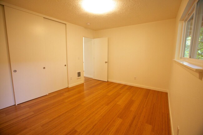 Building Photo - #244-5110 SE 41st Ave