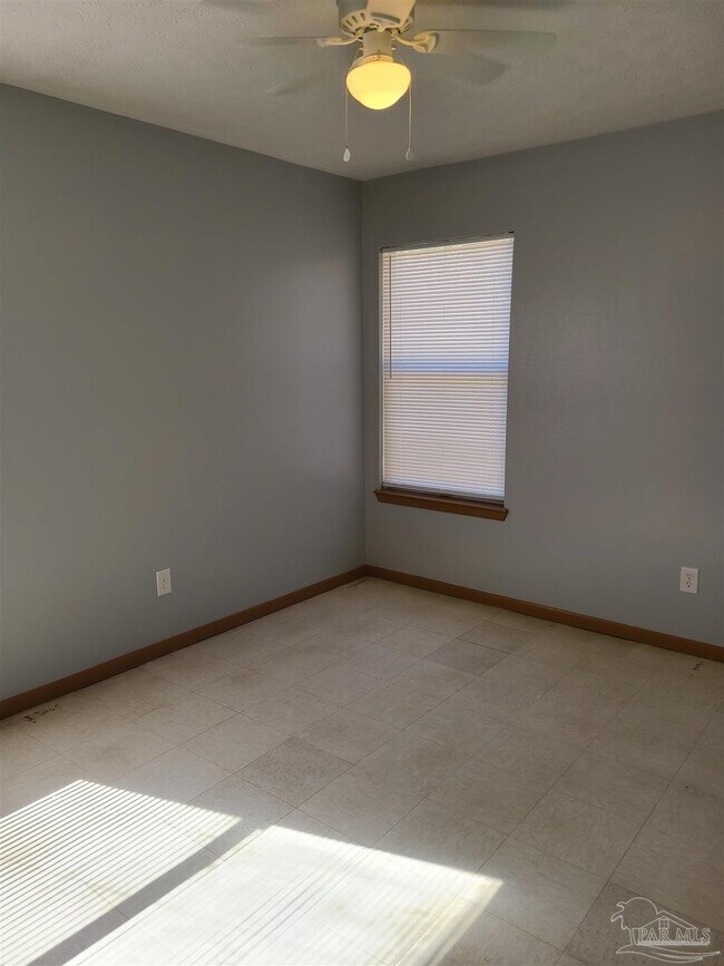 Building Photo - 405 N F St