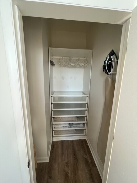 Building Photo - 1550 S Blue Island Ave