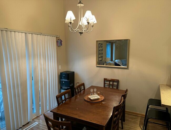 Building Photo - 5248 Beachside Dr