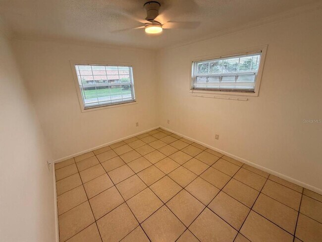 Building Photo - 2510 Sandalwood Dr