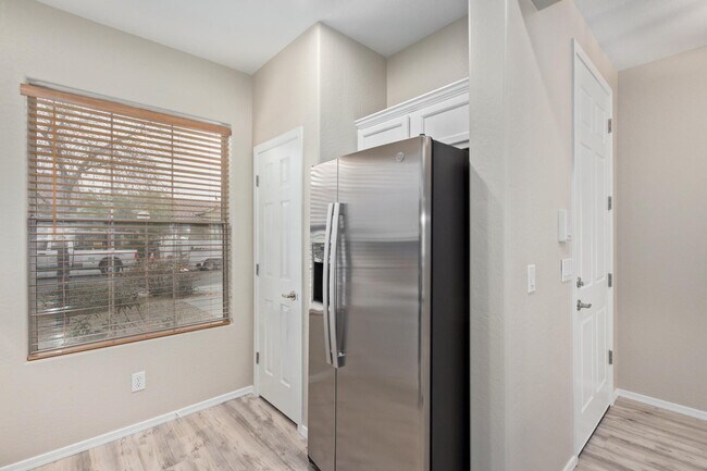 Building Photo - 3727 W Memorial Dr