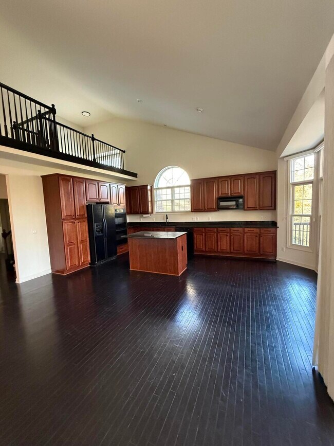 Building Photo - 18145 Shoreline Ct