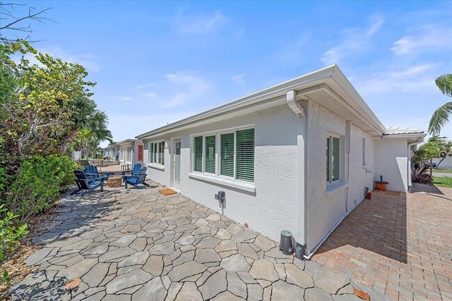 Building Photo - 914 Spanish Dr S